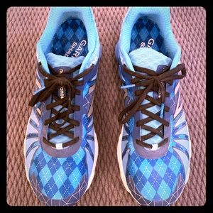 Gently used men’s new balance sneakers size 13